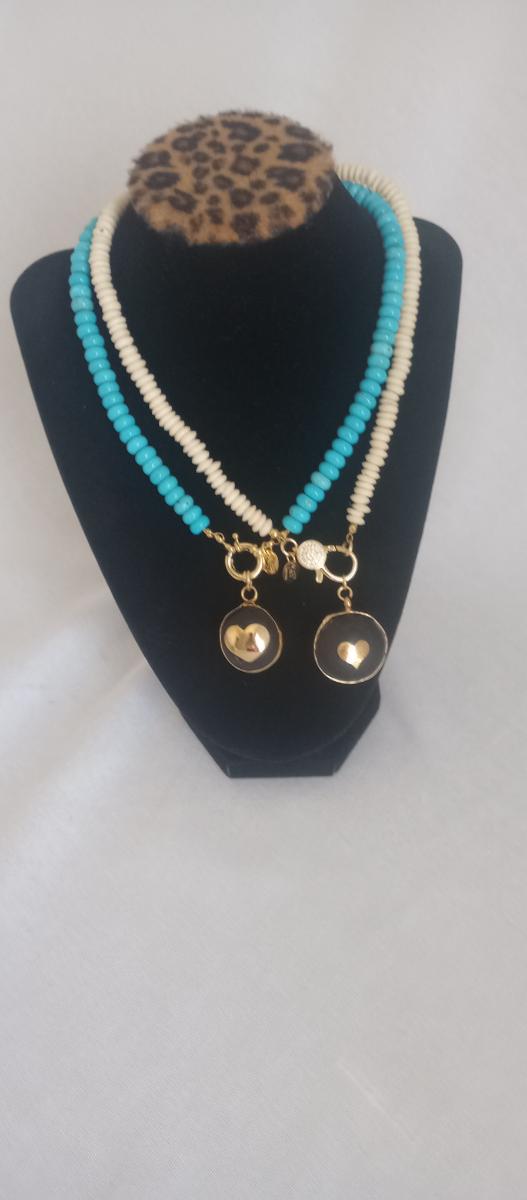 Collares en Turquesa azul y blanco